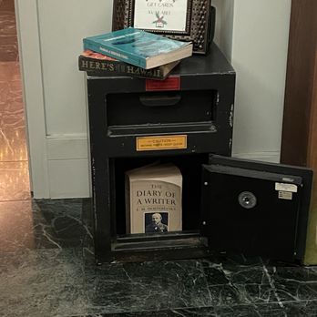 Vintage Books - Entrance - Speakeasies Near Me - Honolulu, Hawaii