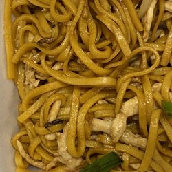 Chi's Chinese Cuisine - Chicken Lo Mein