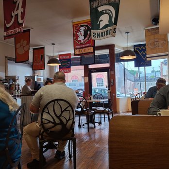 Dogwood Restaurant - The ambiance was relaxing and neighborly. - Breakfast & Brunch Near Me - Vinton, Virginia Dogwood Restaurant - The ambiance was relaxing and neighborly. - Breakfast & Brunch Near Me - Vinton, Virginia