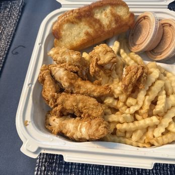 Raising Cane's Chicken Fingers - Chicken strips - Fast Food Near Me - Mount Pleasant, South Carolina Raising Cane's Chicken Fingers - Chicken strips - Fast Food Near Me - Mount Pleasant, South Carolina