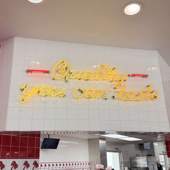 In-N-Out Burger - Register and staff - Burgers Near Me - Dallas, Texas In-N-Out Burger - Register and staff - Burgers Near Me - Dallas, Texas