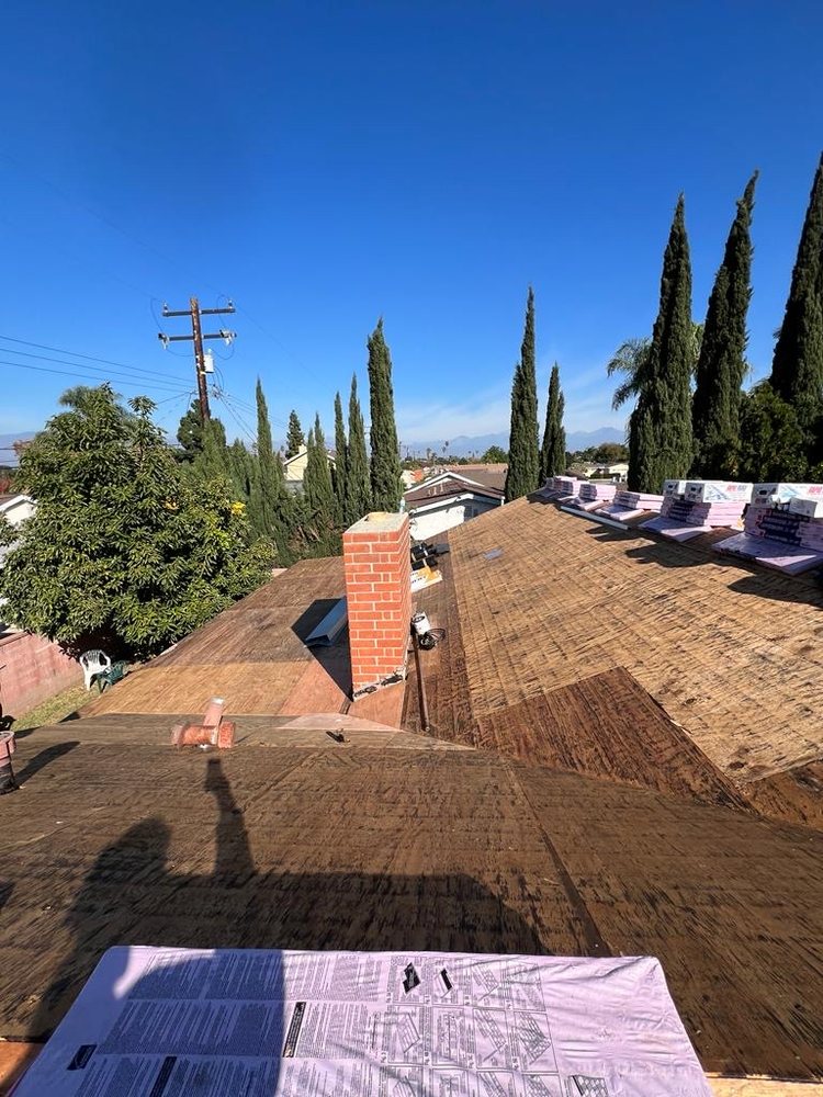 Slide of iHeart Roofing