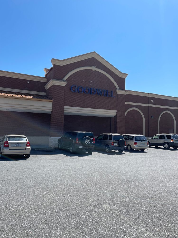 GOODWILL STORE AND DONATION CENTER Updated April 2024 4090 S