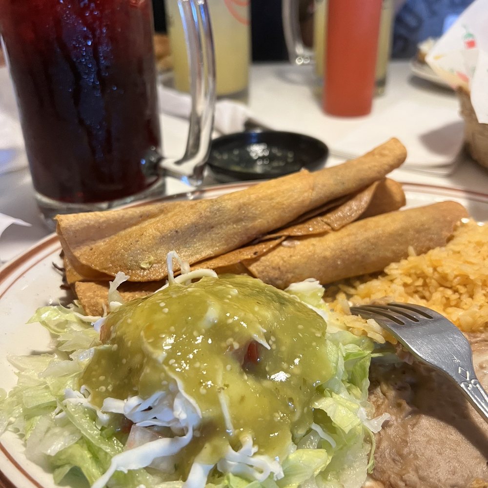 La Reata Mexican Restaurant - Flautas de pollo súper crujientes y deliciosas - Mexican Near Me - Taylors, South Carolina La Reata Mexican Restaurant - Flautas de pollo súper crujientes y deliciosas - Mexican Near Me - Taylors, South Carolina