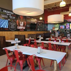 LA Crawfish - One sitting area