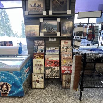 Nyack Shell Convenience Store - Inside - Gas Stations Near Me - Emigrant Gap, California