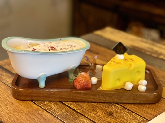 La Luna Tea and Dessert Bar by null