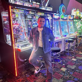 Round1 Bowling & Arcade - Concord - snme - Karaoke Near Me - Concord, California
