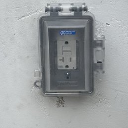 Gfci outlet with cover Gfci outlet with cover