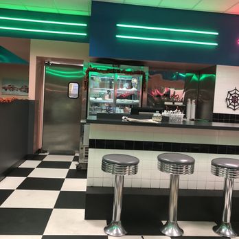 Fifties Diner - American Near Me - Chicopee, Massachusetts