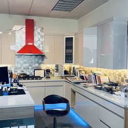 Luxor Essential - Showroom - kitchen, bath, lighting, custom cabinetry