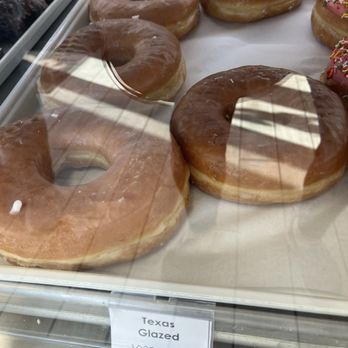 Randy's Donuts - Donuts Near Me - Gilbert, Arizona