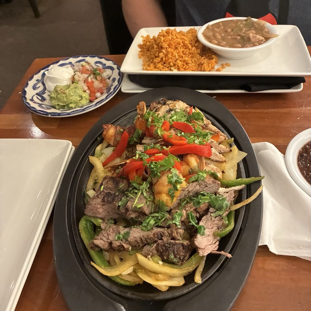 Cantina Laredo - Fajitas - Mexican Near Me - Bloomington, Minnesota
