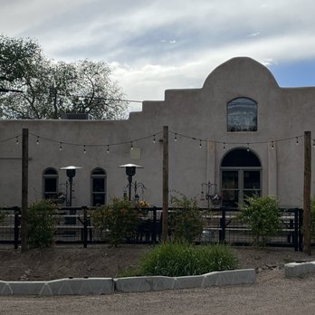 Hops Brewery - This is the back patio - Breweries Near Me - Los Ranchos de Albuquerque, New Mexico