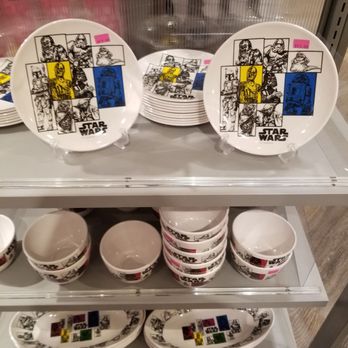 Oomomo - Expensive star wars plates - Discount Store Near Me - Markham, Ontario