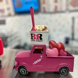 Baskin Robbins - Valentine's Day decor