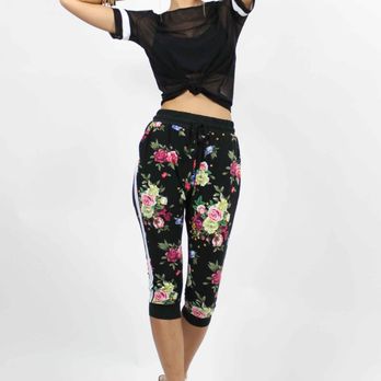 Jeans Warehouse - Trendy tops and floral capris - Women's Clothing Near Me - Waianae, Hawaii