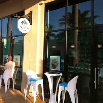 Grace & Shelly's Cupcakes - the outside of the building - Cupcakes Near Me - Naples, Florida