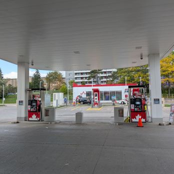 Petro-Canada - Gas pumps, with electric vehicle charging stations and a car wash in the background - Gas Stations Near Me - Scarborough, Ontario Petro-Canada - Gas pumps, with electric vehicle charging stations and a car wash in the background - Gas Stations Near Me - Scarborough, Ontario