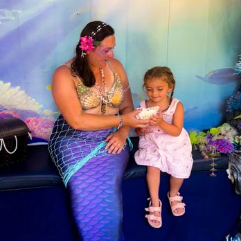 Catalina Island Mermaids - Mermaid Elaina and My daughter chatting over the "shell phone" - Session Photography Near Me Catalina Island Mermaids - Mermaid Elaina and My daughter chatting over the "shell phone" - Session Photography Near Me