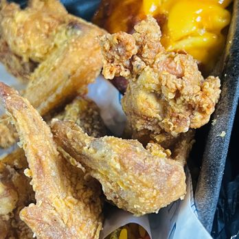 Sundays Eatery - Golden fried chicken wings, Mac n cheese, and shrimp fried rice - Soul Food Near Me - Miami Gardens, Florida