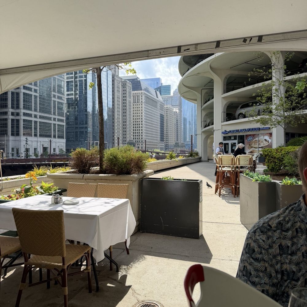 Smith & Wollensky - Chicago - The view from our patio table! It's really a wonderful environment! - Steakhouses Near Me - Chicago, Illinois Smith & Wollensky - Chicago - The view from our patio table! It's really a wonderful environment! - Steakhouses Near Me - Chicago, Illinois