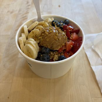 Berry Greens Juice Bar - Açaí with PB & Bee Pollen - Juice Bars & Smoothies Near Me - Tucson, Arizona Berry Greens Juice Bar - Açaí with PB & Bee Pollen - Juice Bars & Smoothies Near Me - Tucson, Arizona