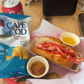 Luke's Lobster  - Luke's lobster roll with truffle butter and spicy honey - Seafood Near Me - Seattle, Washington