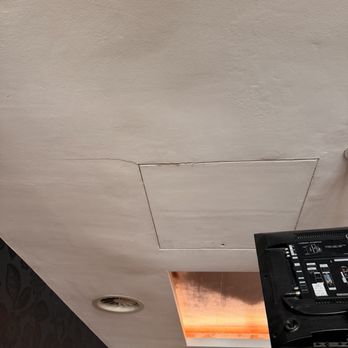 Le Monde - Leaks and cracks all rhe ceiling and walls - Hotels Near Me - Edinburgh, EDH Le Monde - Leaks and cracks all rhe ceiling and walls - Hotels Near Me - Edinburgh, EDH