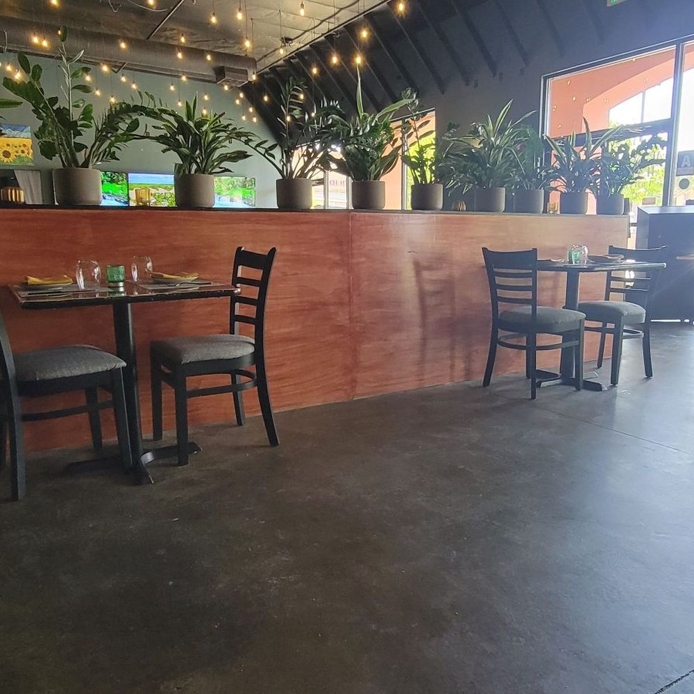 Mango Haus Lounge - New American Near Me - Tehachapi, California