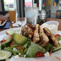 Buffalo Creek Bar & Grill - Black and Blue salad