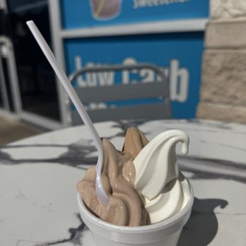D'Lites - Ice Cream & Frozen Yogurt Near Me - Austin, Texas