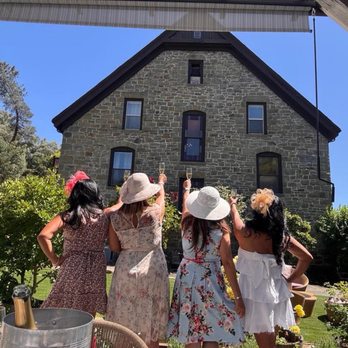 Elliston Vineyards - Wineries Near Me - Sunol, California