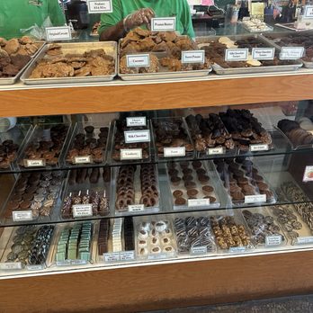 Southern Candymakers - Chocolatiers & Shops Near Me - New Orleans, Louisiana Southern Candymakers - Chocolatiers & Shops Near Me - New Orleans, Louisiana