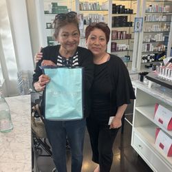Bluemercury - Thank you Ana for make my mom feel so special!