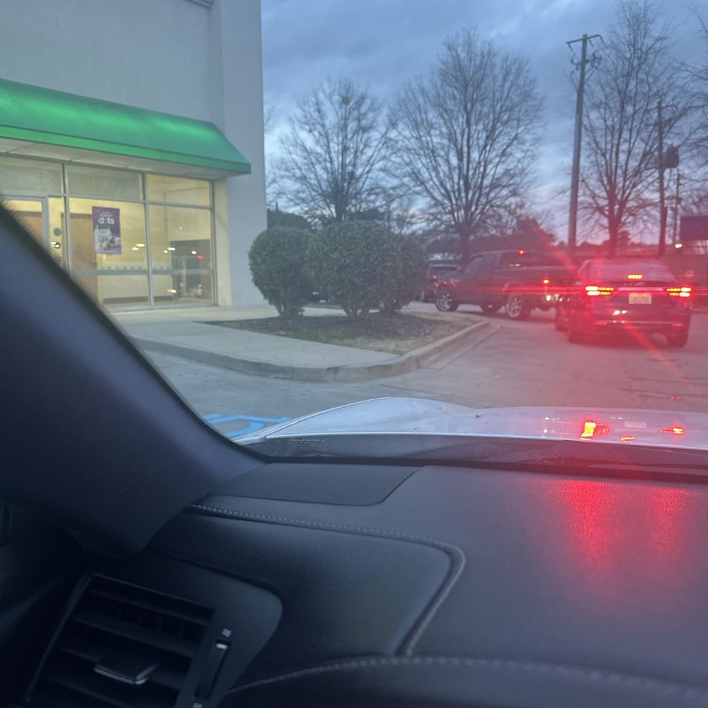 Krispy Kreme - Line wrapped around the building! - Donuts Near Me - Hoover, Alabama