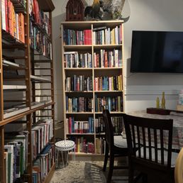 Cute room in the back with tons of books and 2 tables