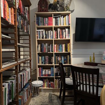 Fay Cafe - Cute room in the back with tons of books and 2 tables - Nurseries & Gardening Near Me - Sedona, Arizona
