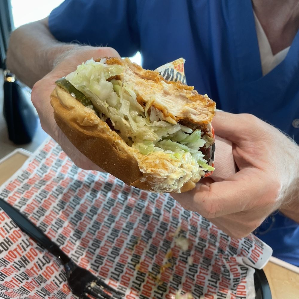Howlin' Ray's - Sando chicken Sandwich - Southern Near Me - Pasadena, California Howlin' Ray's - Sando chicken Sandwich - Southern Near Me - Pasadena, California