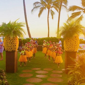 Off the Hook - My daughter performing at the ocean lawn... beautiful scenery too - Lounges Near Me - Kapolei, Hawaii