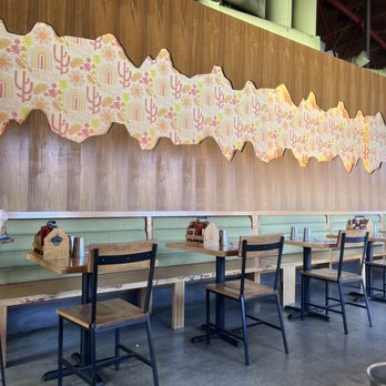 Sunny Side Solana - Interior - Plenty of Seating - Breakfast & Brunch Near Me - Solana Beach, California Sunny Side Solana - Interior - Plenty of Seating - Breakfast & Brunch Near Me - Solana Beach, California