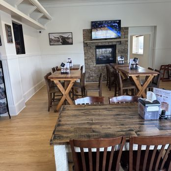 Bar B Que Shack - Front eating area. - Barbeque Near Me - Gainesville, Georgia