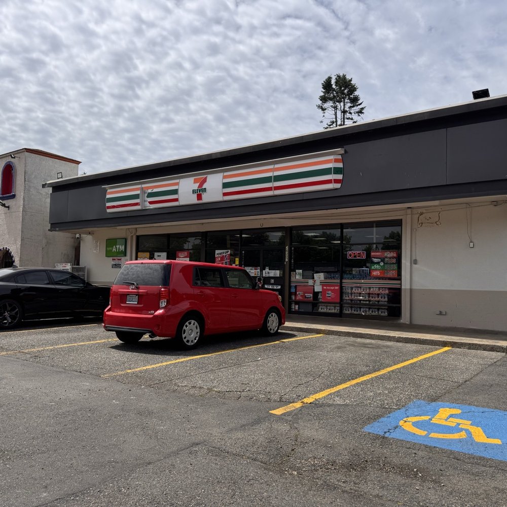 7-Eleven - Parking lot - Convenience Stores Near Me - Des Moines, Washington 7-Eleven - Parking lot - Convenience Stores Near Me - Des Moines, Washington
