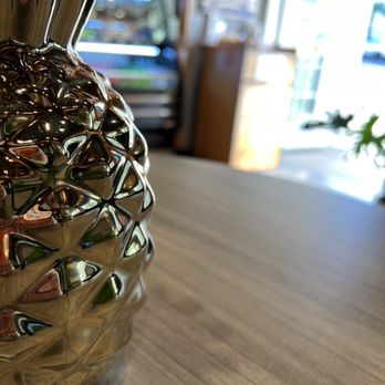 Aloha Cafe Pineapple - High Table sitting area - Cafes Near Me - Honolulu, Hawaii