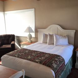 Pacific Shores Inn - Room 12