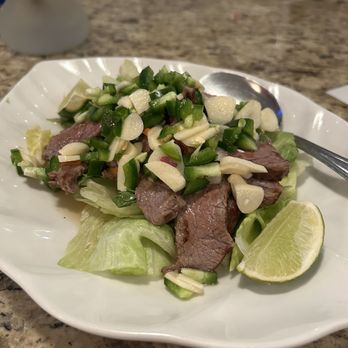 Yum Thai Restaurant - Beef Garlic - Thai Near Me - Forest Park, Illinois Yum Thai Restaurant - Beef Garlic - Thai Near Me - Forest Park, Illinois