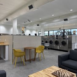 White Center Laundromat - Laundromat, dry cleaner