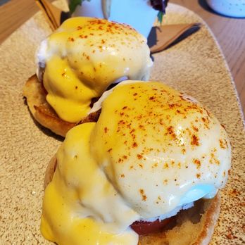 Ulu Kitchen - Crab-Cake Benny @ Ulu Kitchen! - Hawaiian Near Me - Lahaina, Hawaii