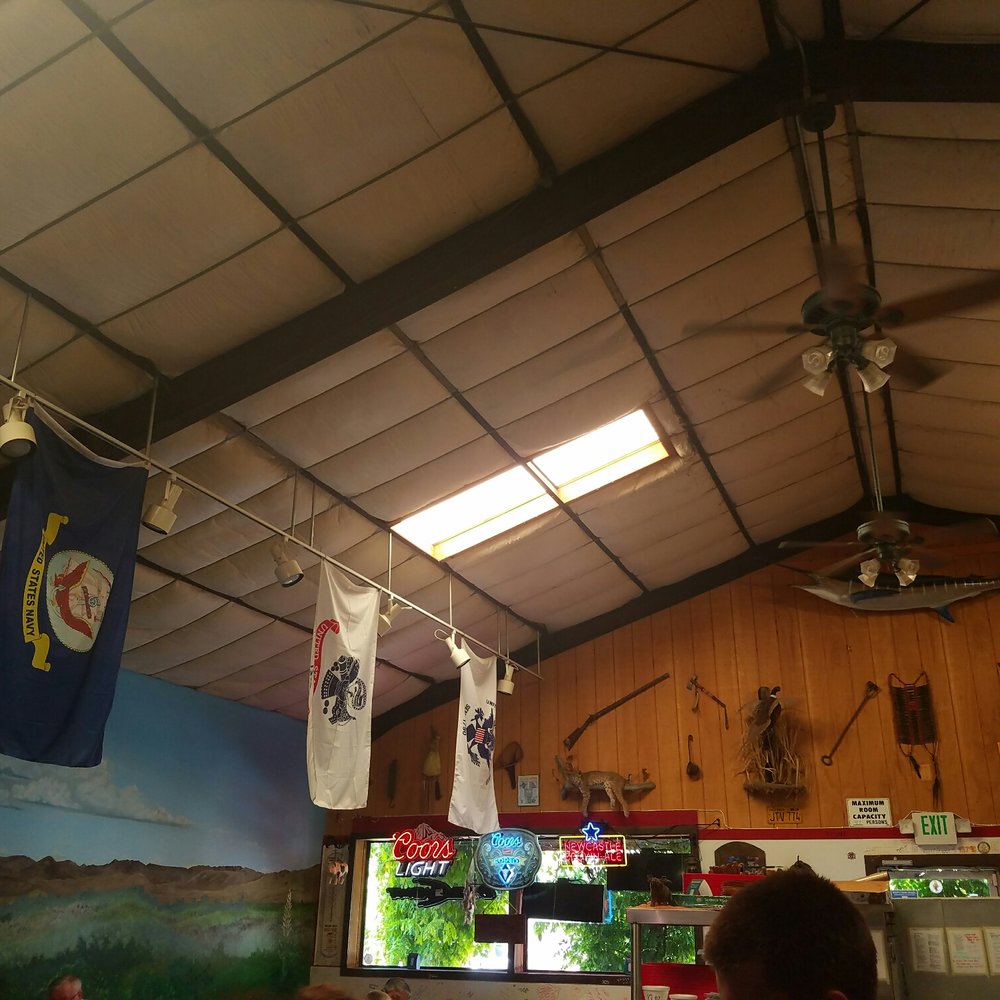 Red House BBQ - Barbeque Near Me - Tehachapi, California