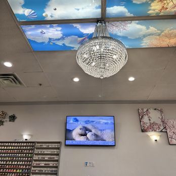 New Happy Nails & Spa - They have all the fluorescent lights covered so it isn't as bright. Music and nature shows on the TV - Nail Salons Near Me - Las Vegas, Nevada New Happy Nails & Spa - They have all the fluorescent lights covered so it isn't as bright. Music and nature shows on the TV - Nail Salons Near Me - Las Vegas, Nevada